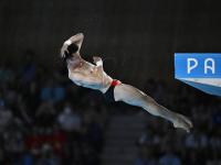 法国跳水运动员表现出色，成功晋级半决赛